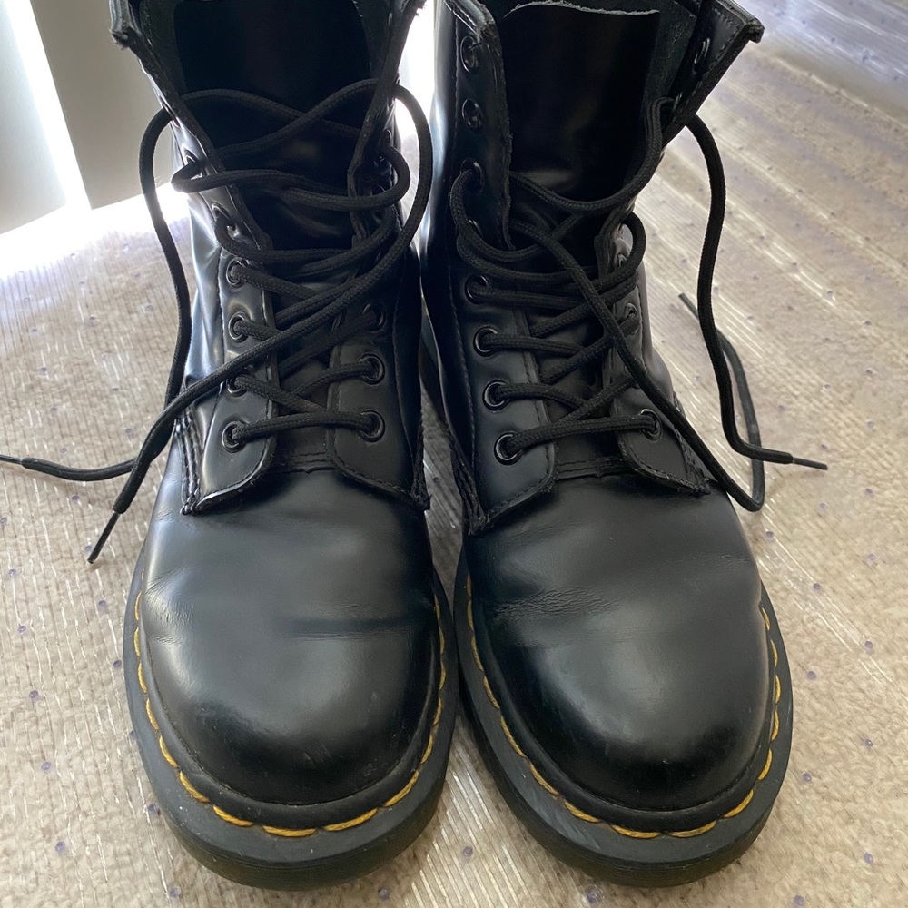 Dr. Martens 1460 Women's Smooth Leather - Size 6